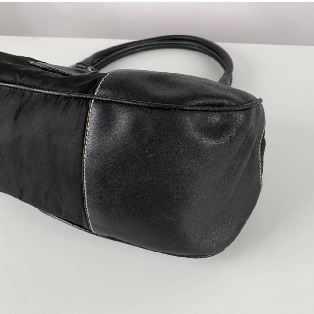 Elegant Black Shoulder Bag with paper prada bag and authentification card - Picture 5 of 11